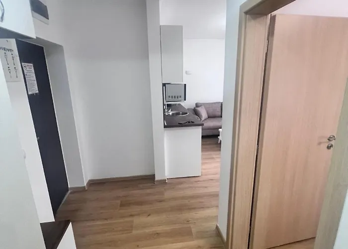 дани Appartement *